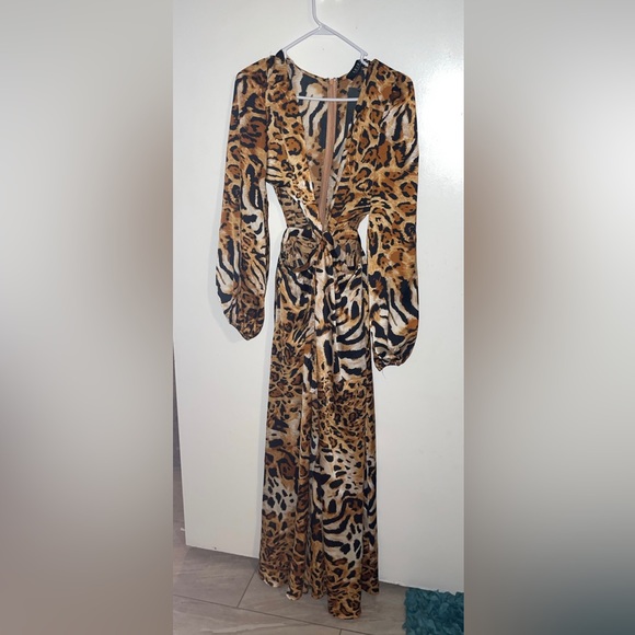 *NEW* Tiger print Fresh Out The City CUT OUT
Maxi Dress - shopAKIRA - Picture 4 of 7